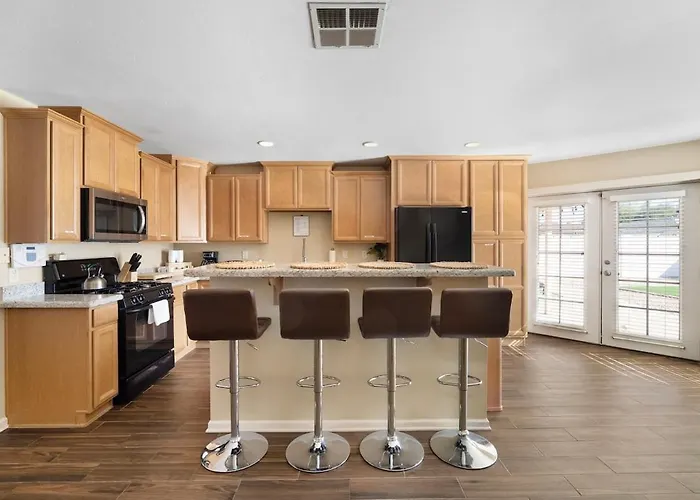Holiday home 3 Minutes From Old Town! 5 Queen Beds! Scottsdale
