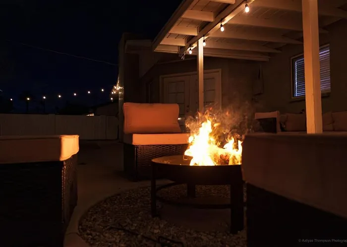 3 Minutes From Old Town! 5 Queen Beds! Holiday home Scottsdale