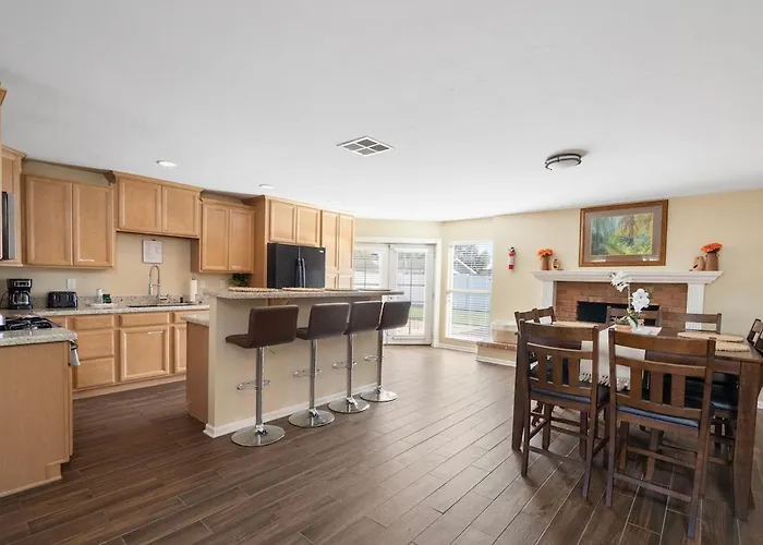 Holiday home 3 Minutes From Old Town! 5 Queen Beds! Scottsdale