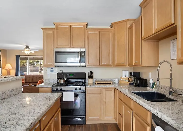 Holiday home 3 Minutes From Old Town! 5 Queen Beds! Scottsdale